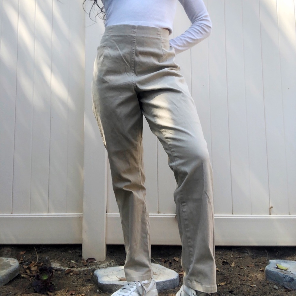 Dope vintage high- waisted tan casual pants.